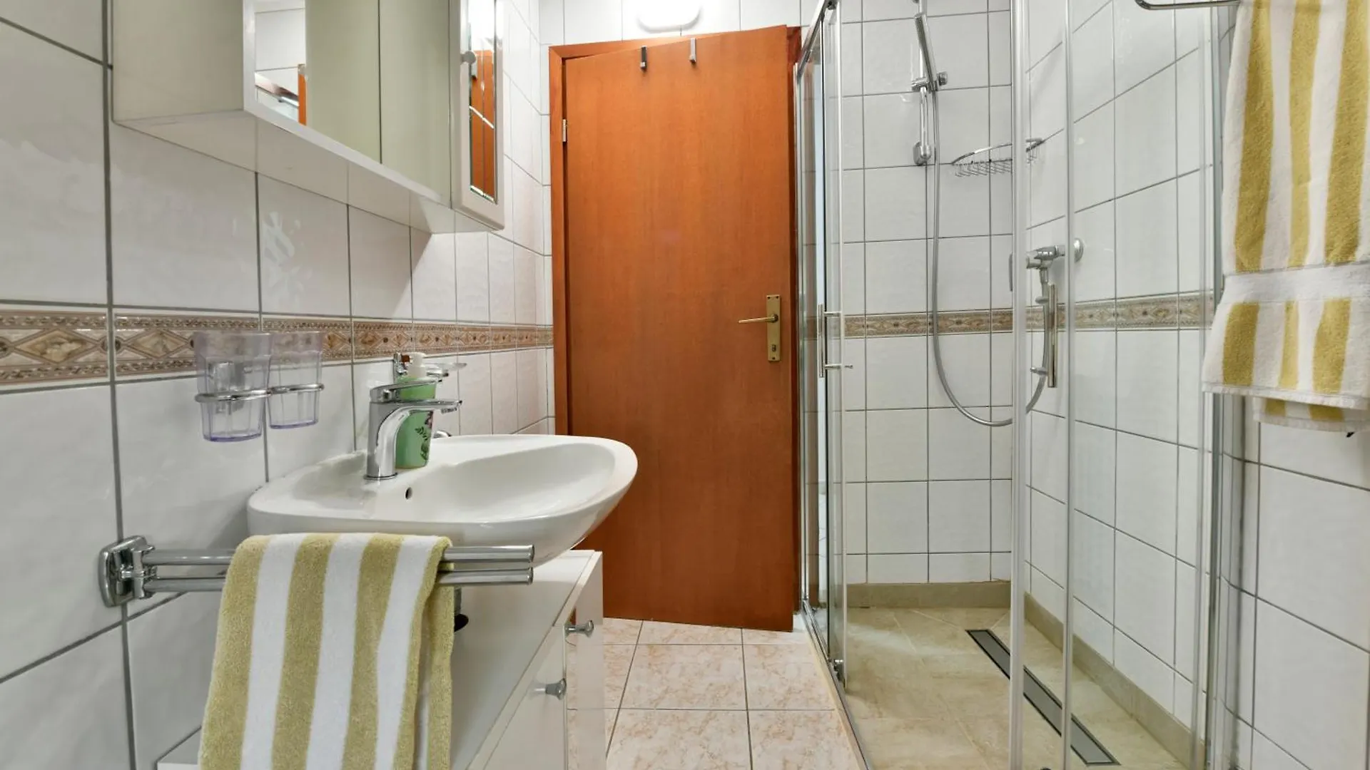 Apartments Pilic Rosini 0*,