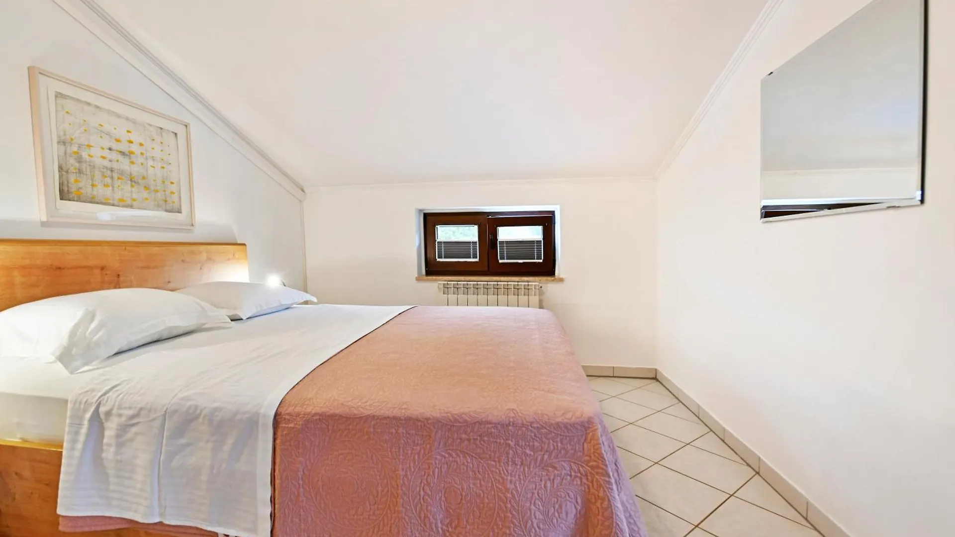 Apartments Pilic Rosini 0*,