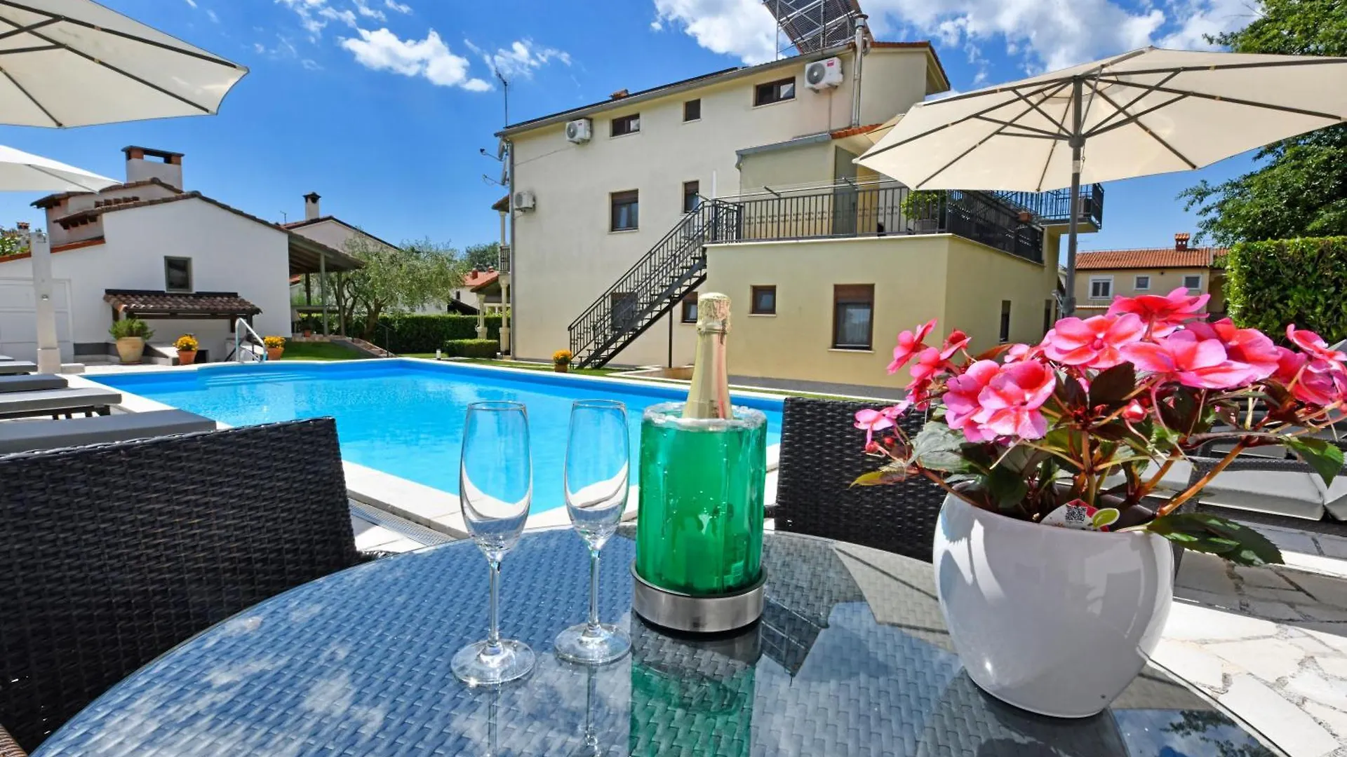 Apartments Pilic Rosini
